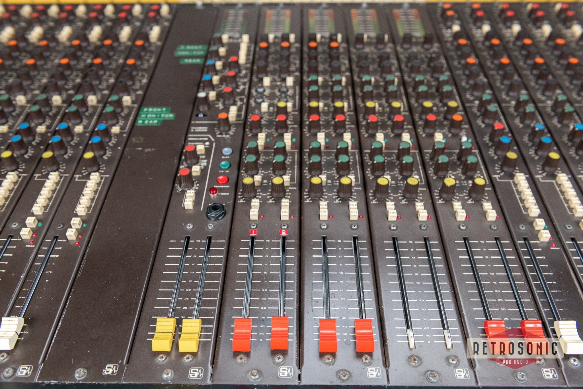 Soundcraft Series 800 32/8/2 Analog Mixing Console. Cased.