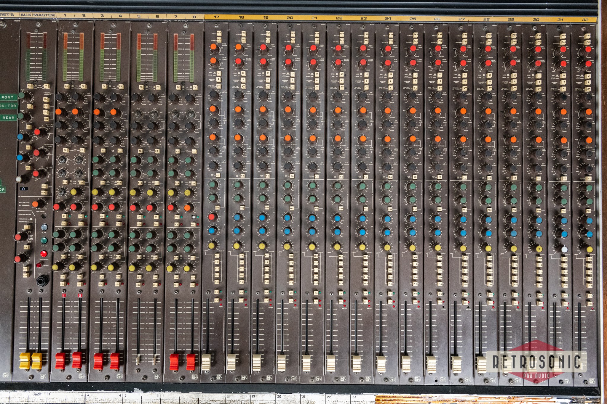 Soundcraft Series 800 32/8/2 Analog Mixing Console. Cased.