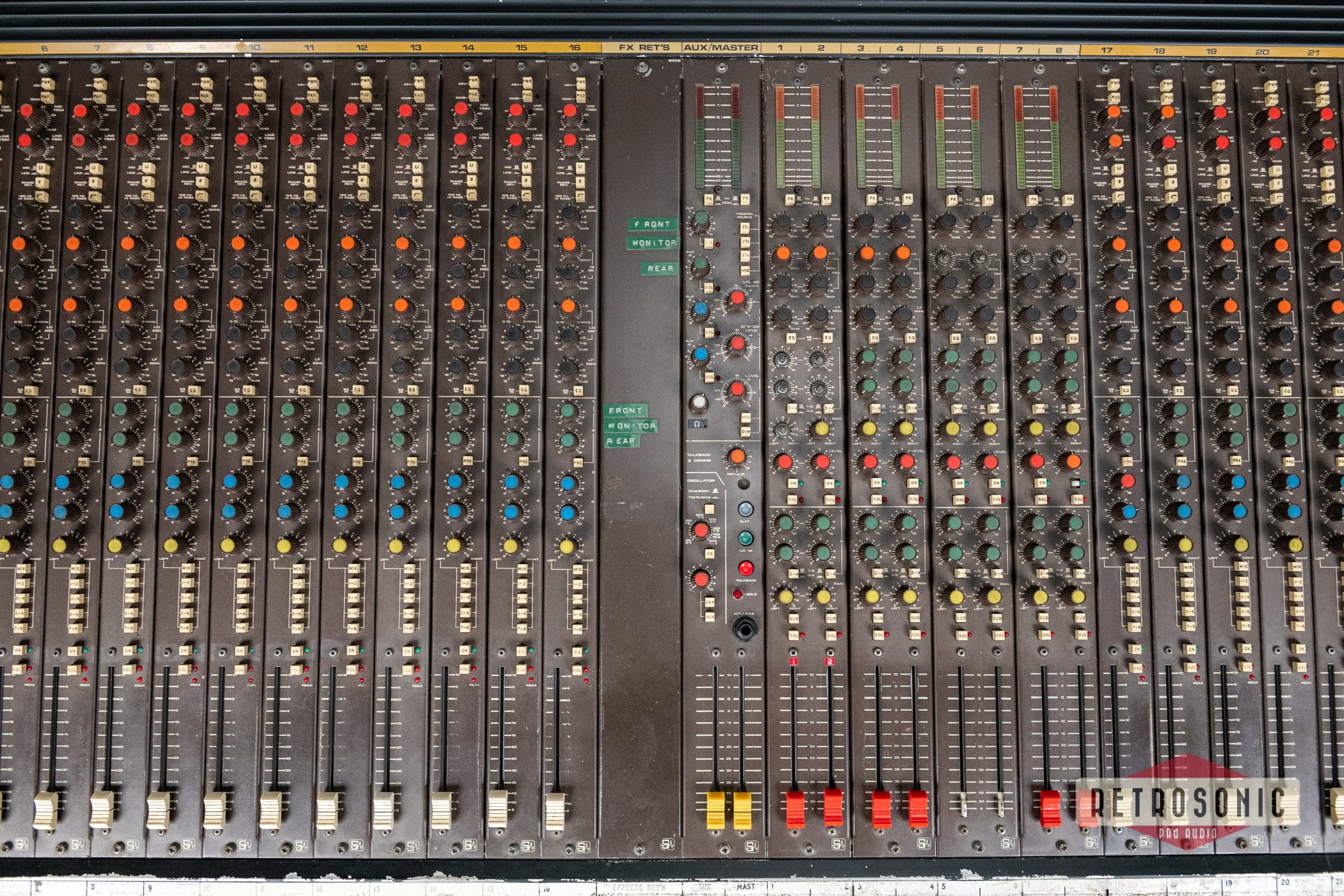 Soundcraft Series 800 32/8/2 Analog Mixing Console. Cased.